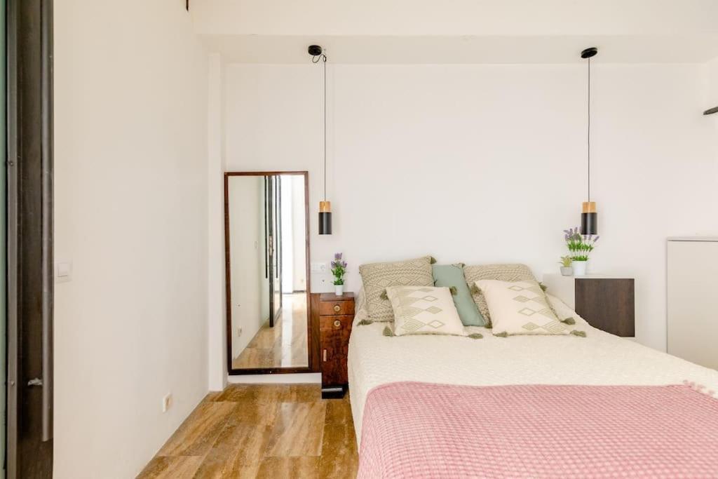 شقة Cozy Loft Patio+Pool +Wifi فالنسيا المظهر الخارجي الصورة