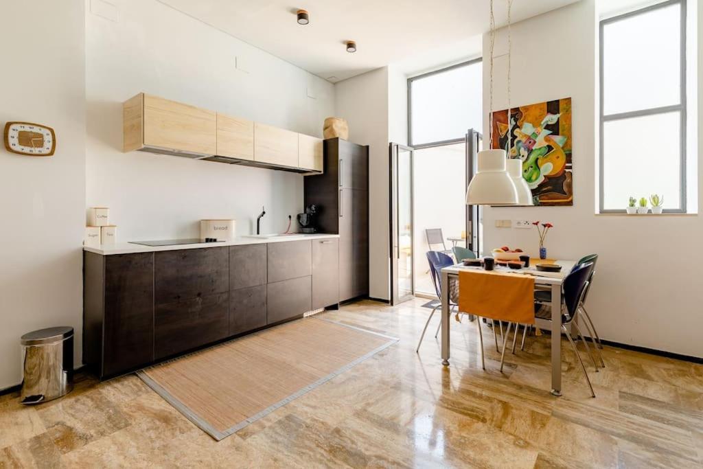شقة Cozy Loft Patio+Pool +Wifi فالنسيا المظهر الخارجي الصورة