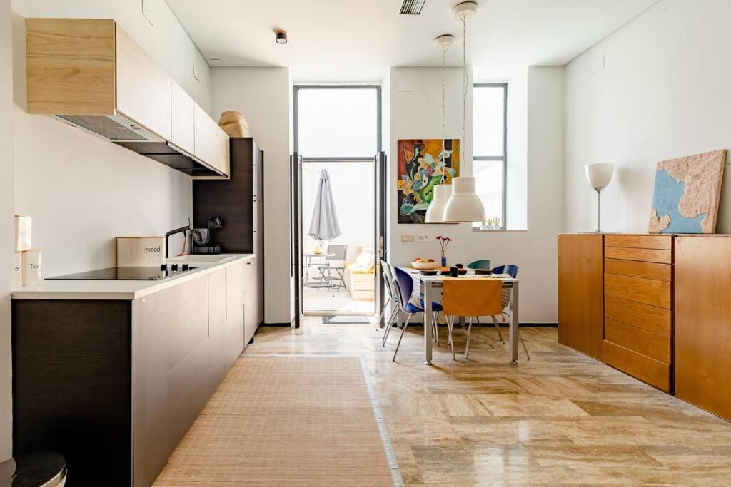 شقة Cozy Loft Patio+Pool +Wifi فالنسيا المظهر الخارجي الصورة